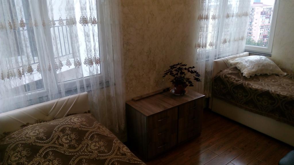 Tamar'S Apartment On Inasaridze 7A 巴统 外观 照片