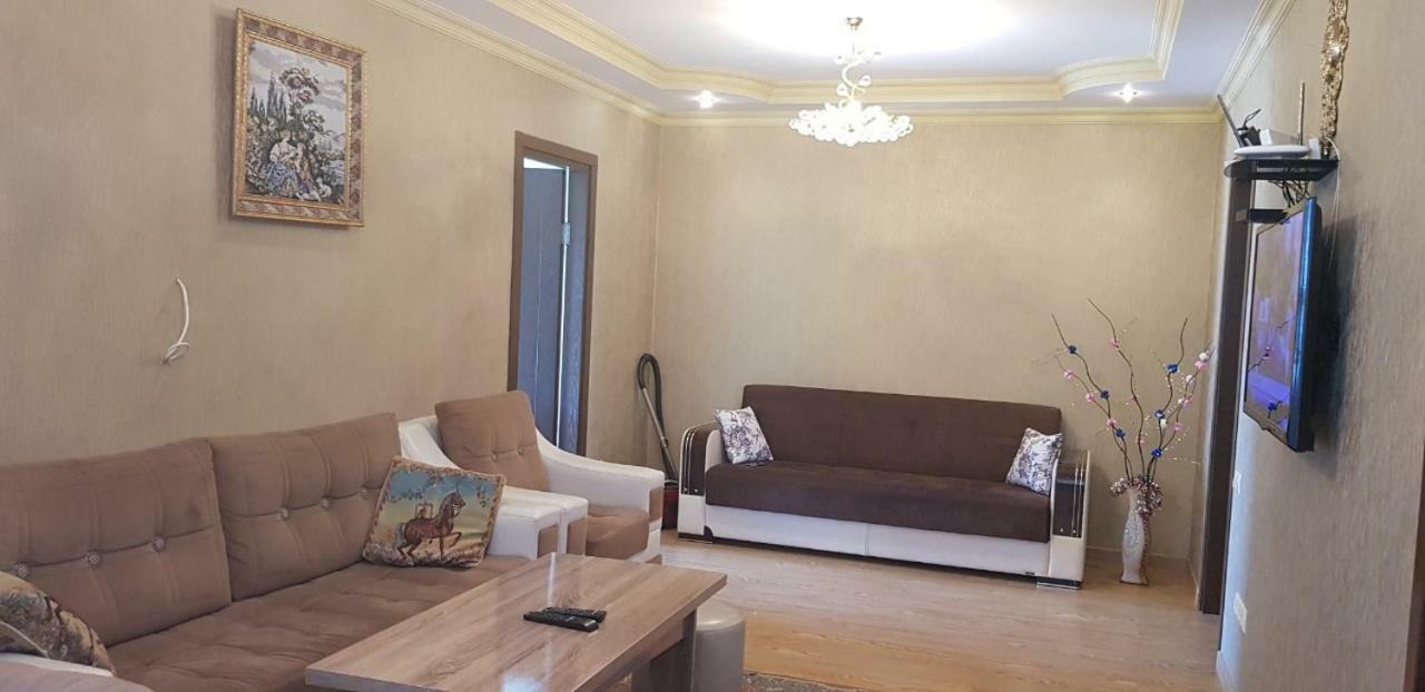 Tamar'S Apartment On Inasaridze 7A 巴统 外观 照片